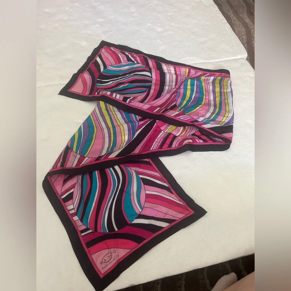 Oscar de la Renta striped pink white black design printed scarf